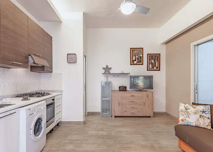 Guesthost - Naxos Bay Flat With Terrace 50 Meters From The Sea * Giardini Naxos