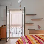 Guesthost - Naxos Bay Flat With Terrace 50 Meters From The Sea 公寓