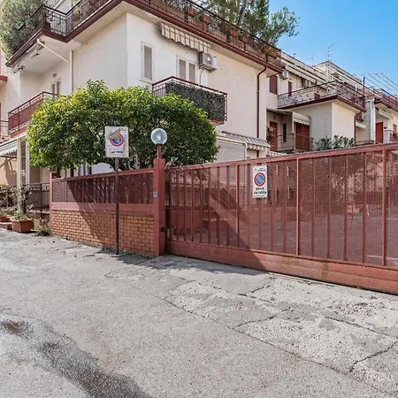 アパート Guesthost - Naxos Bay Flat With Terrace 50 Meters From The Sea